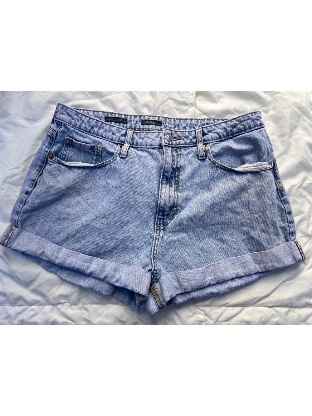 Wild Fable High Rise Mom Jean Shorts Size 14/32 Light Wash Cuffed Denim